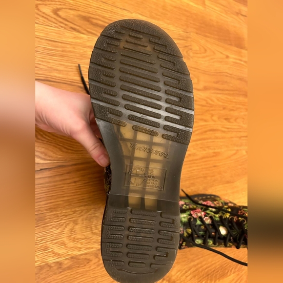 Dr. Martens Women's 1460 Bloom 8 Eye Boots Size 7 US - Picture 4 of 15